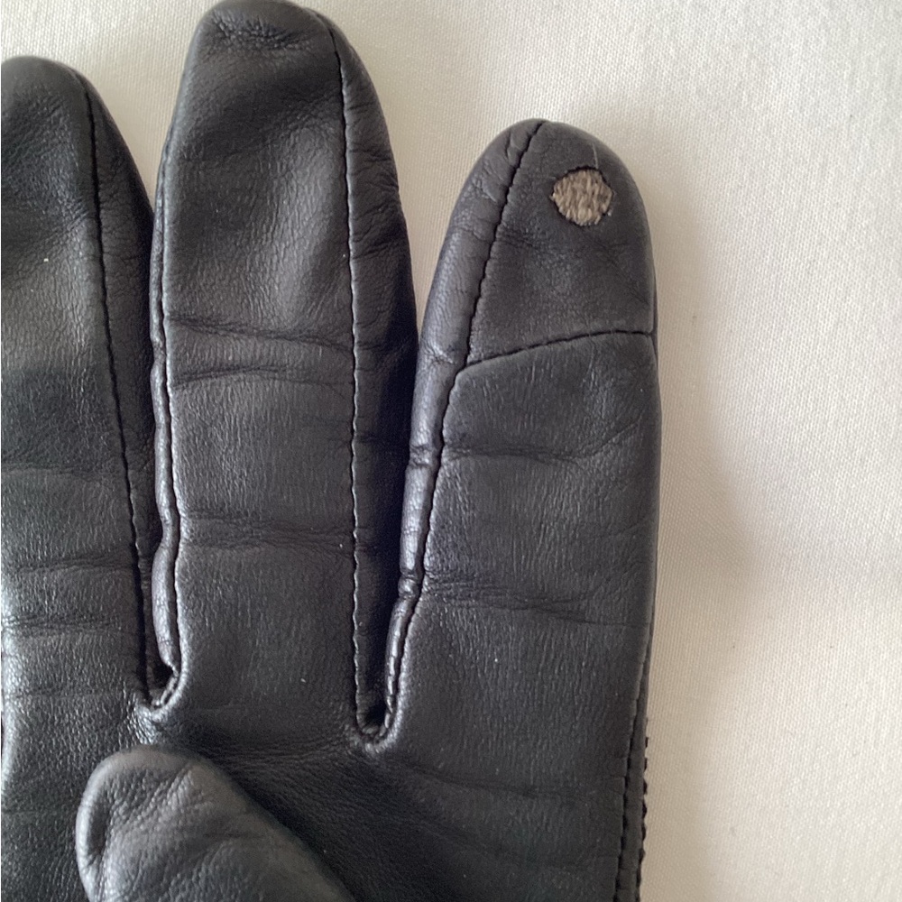 UGG Shorty Shearling-Cuff Leather Tech Gloves - image 6